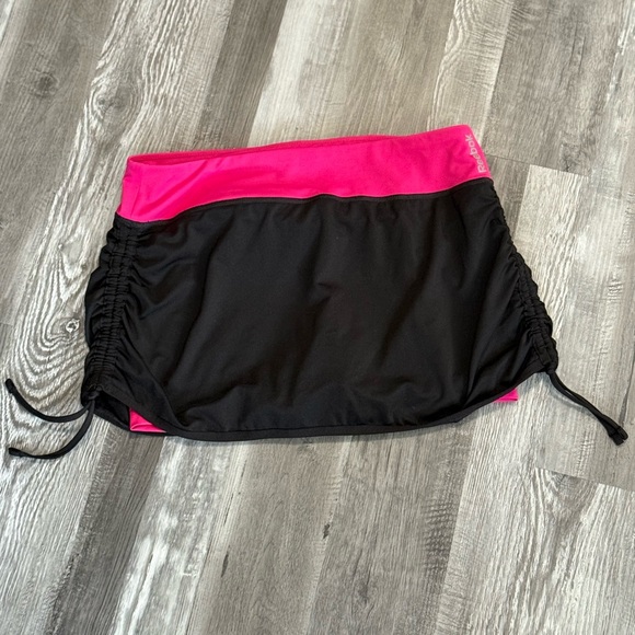 Reebok Pants - Reebok PlayDry Womens Black/Pink Athletic Compression Skirt Medium